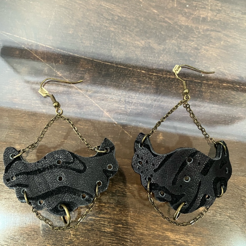 New Kazak leather earrings 🩶